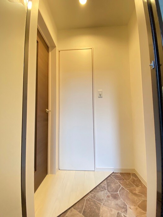 物件内観写真9　(玄関)