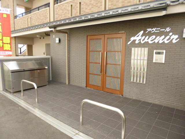 物件外観写真2　(エントランス部分)