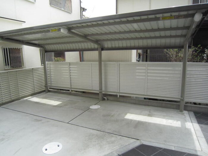 物件外観写真4　(駐輪場)