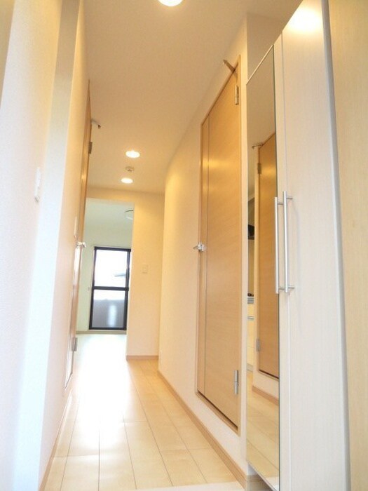 物件内観写真10　(玄関)