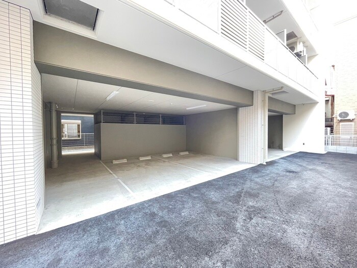 物件外観写真3　(駐車場)