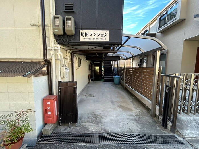 物件外観写真3　(エントランス部分)