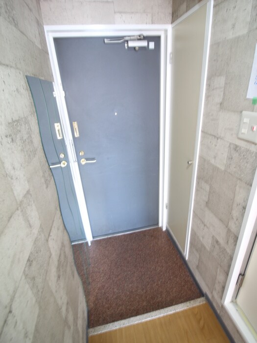 物件内観写真7　(玄関)