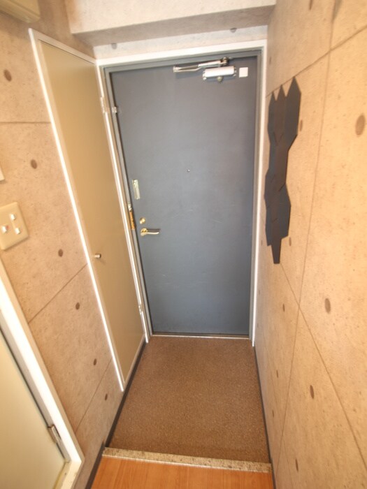 物件内観写真16　(玄関)