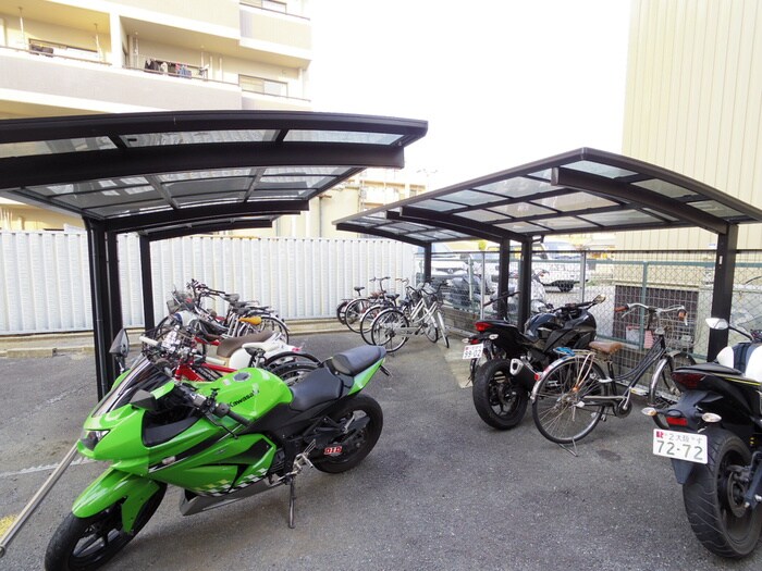 物件外観写真5　(駐輪場)