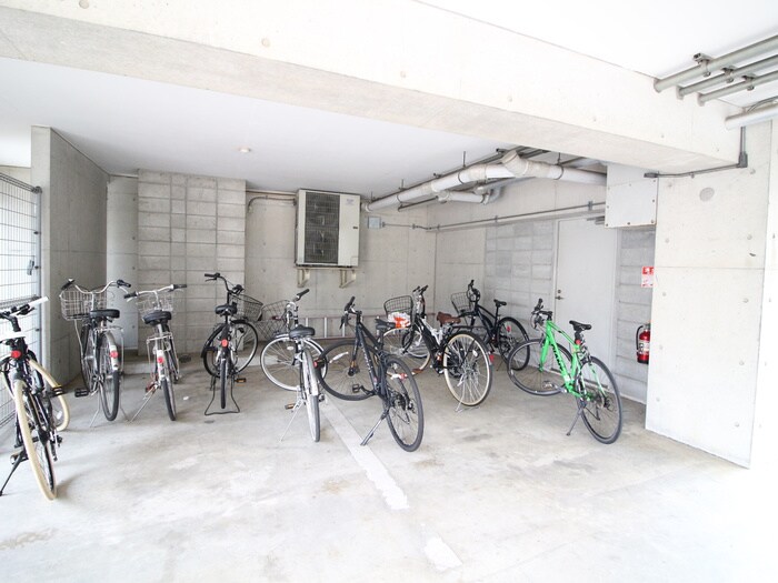 物件外観写真5　(駐輪場)