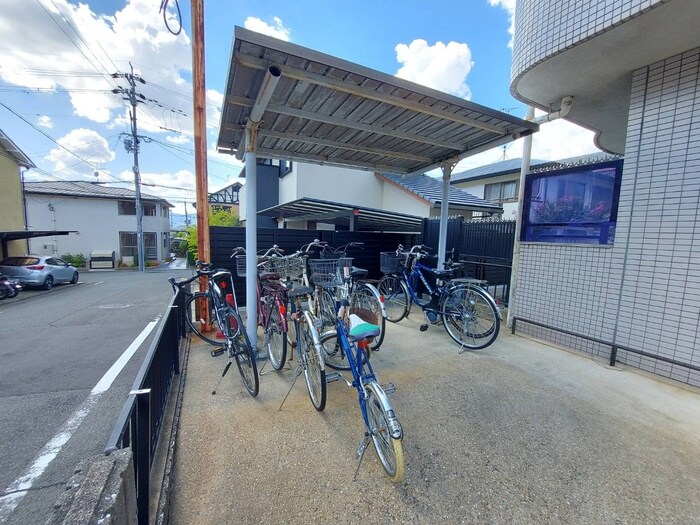 物件外観写真4　(駐輪場)