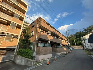 ア－ト千里外観写真