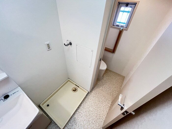 物件内観写真10　(洗濯機置場)