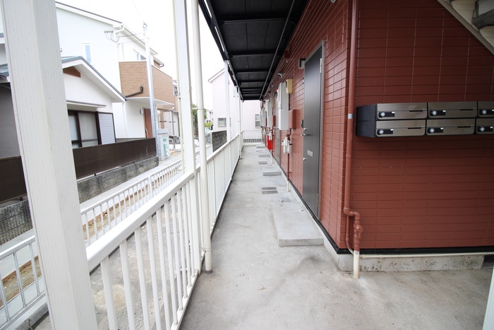 物件外観写真2　(エントランス部分)