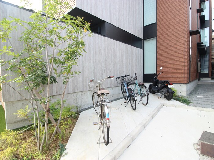 物件外観写真2　(駐輪場)