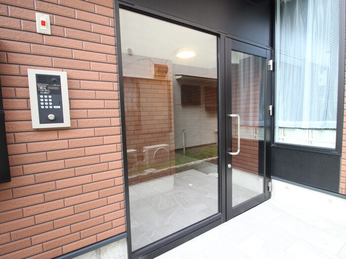 物件外観写真4　(エントランス部分)