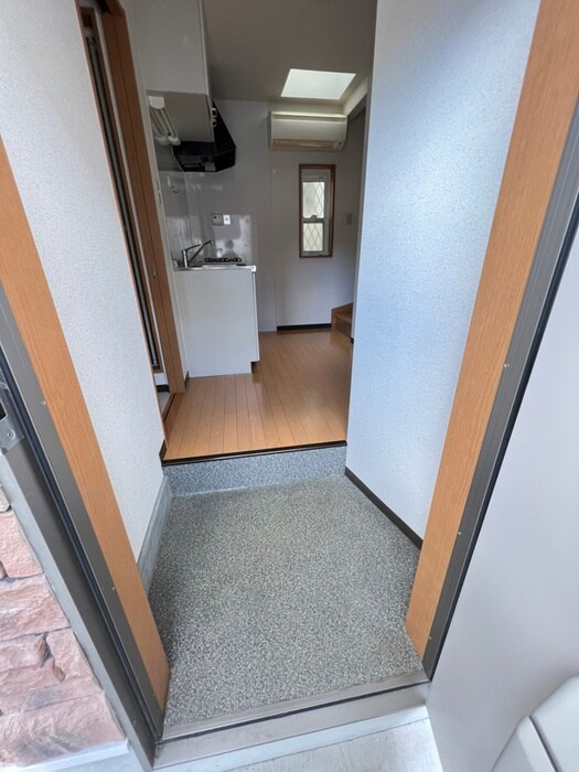 物件内観写真14　(玄関)