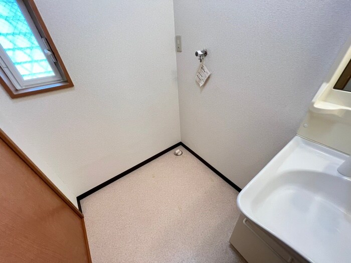 物件内観写真16　(洗濯機置場)