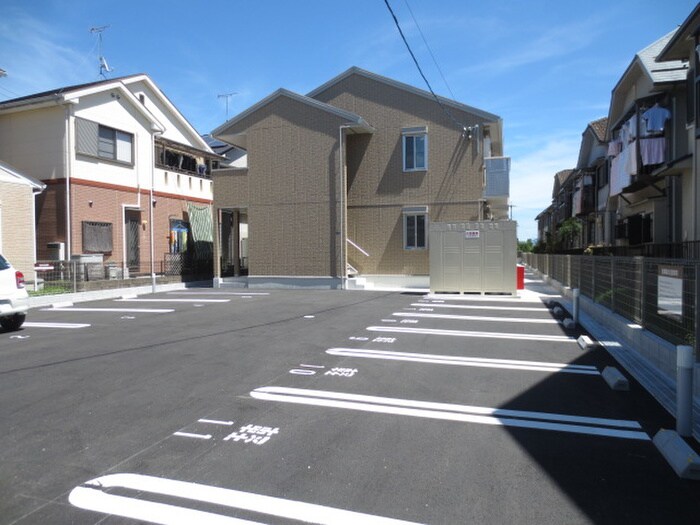 物件外観写真3　(駐車場)