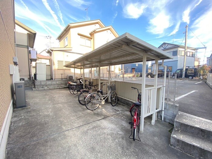 物件外観写真4　(駐輪場)