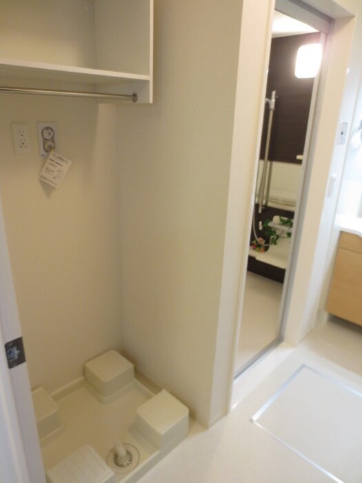 物件内観写真16　(洗濯機置場)