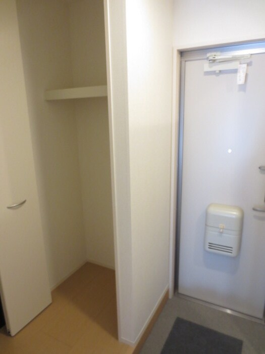 物件内観写真18　(玄関)