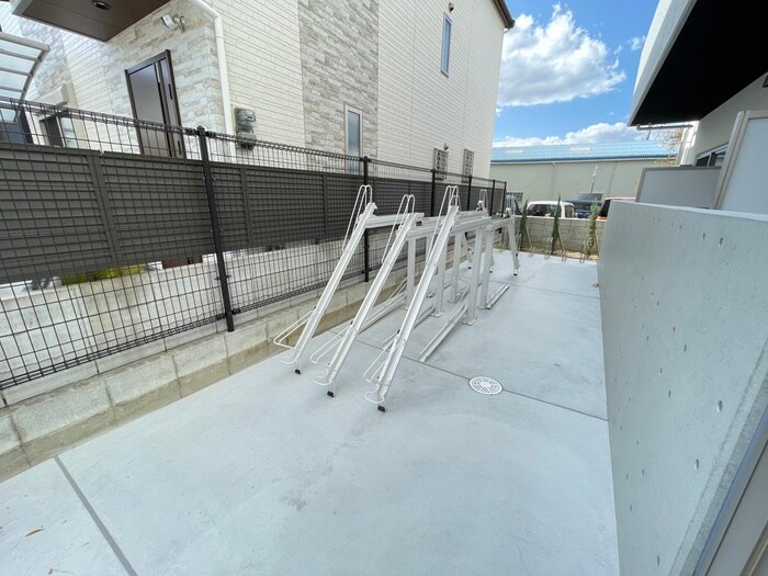 物件外観写真5　(駐輪場)