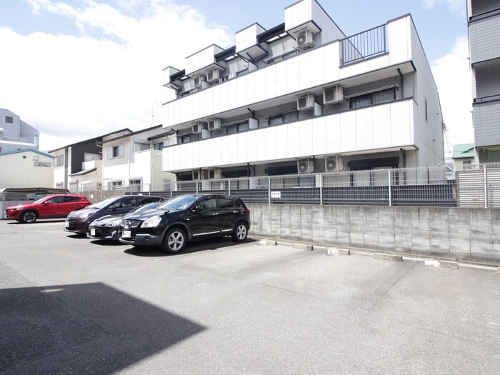 物件外観写真6　(駐車場)