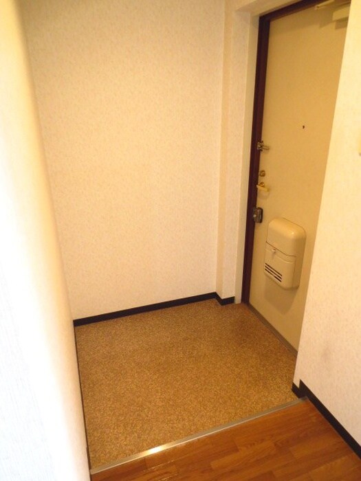 物件内観写真16　(玄関)