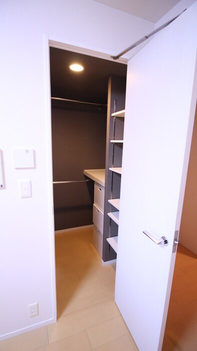 物件内観写真12　(収納)