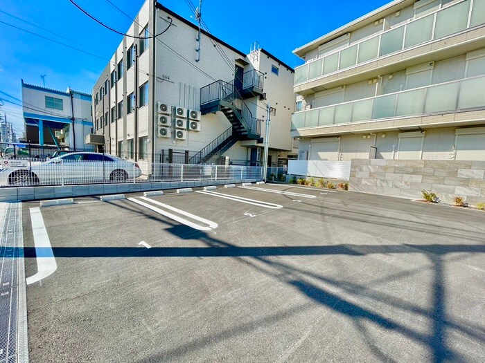 物件外観写真5　(駐車場)