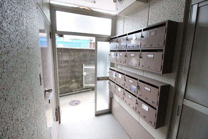 物件外観写真3　(エントランス部分)