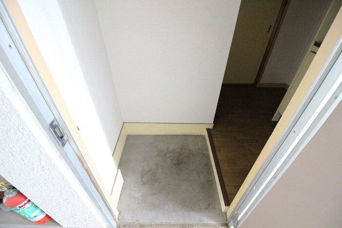 物件内観写真13　(玄関)