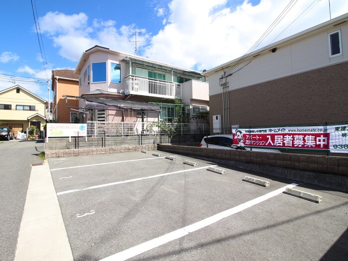 物件外観写真3　(駐車場)