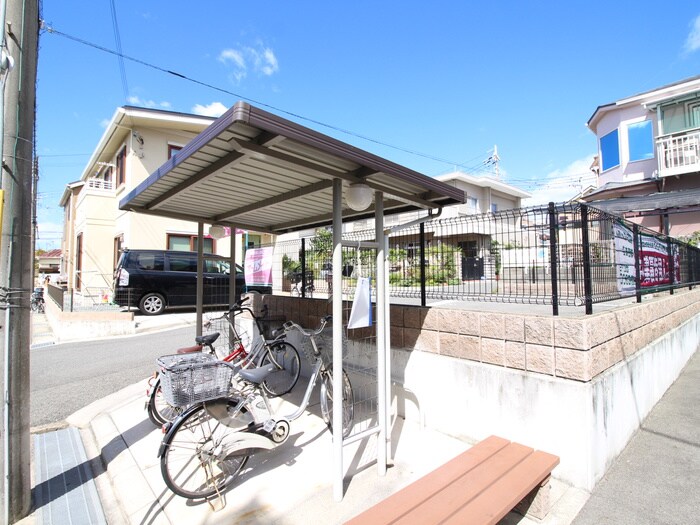 物件外観写真6　(駐輪場)