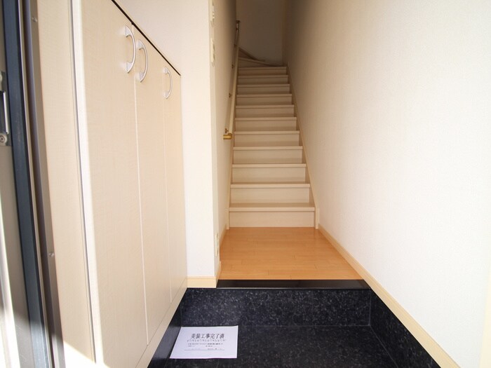 物件内観写真14　(玄関)