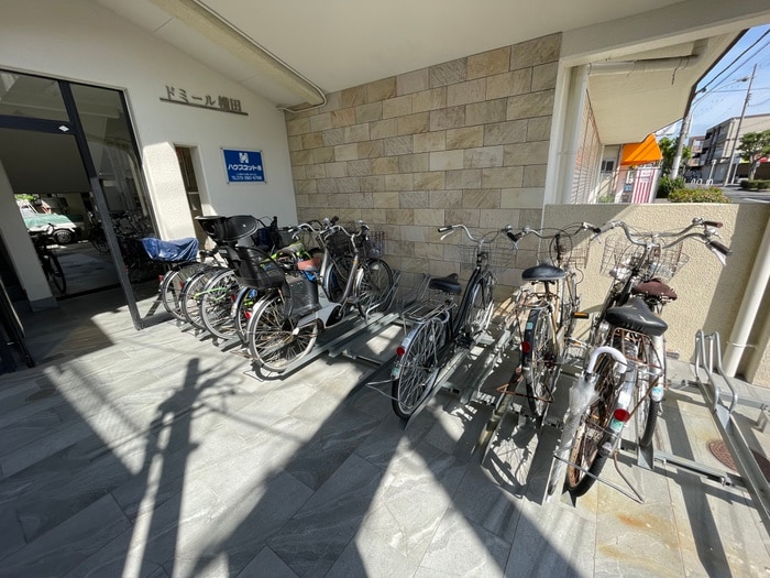 物件外観写真5　(駐輪場)