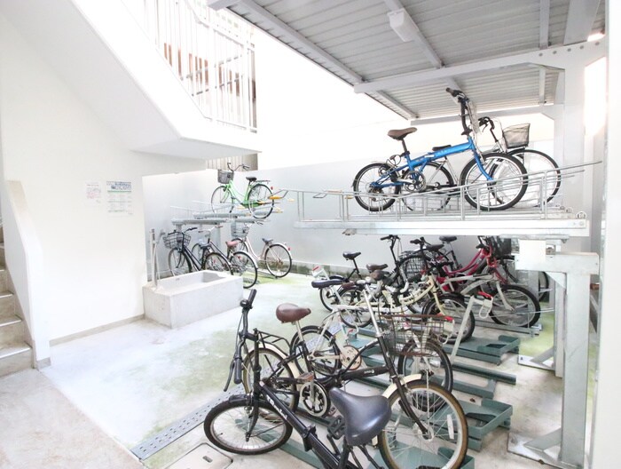 物件外観写真4　(駐輪場)