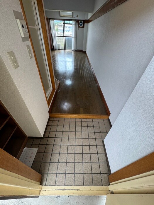 物件内観写真13　(玄関)