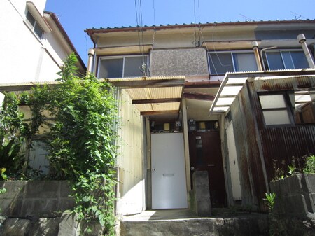 霞ヶ丘テラスハウス(左)外観写真