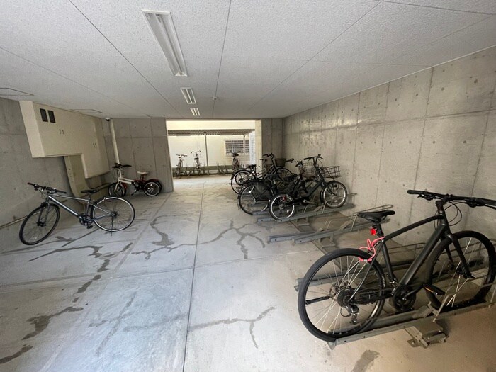 物件外観写真4　(駐輪場)