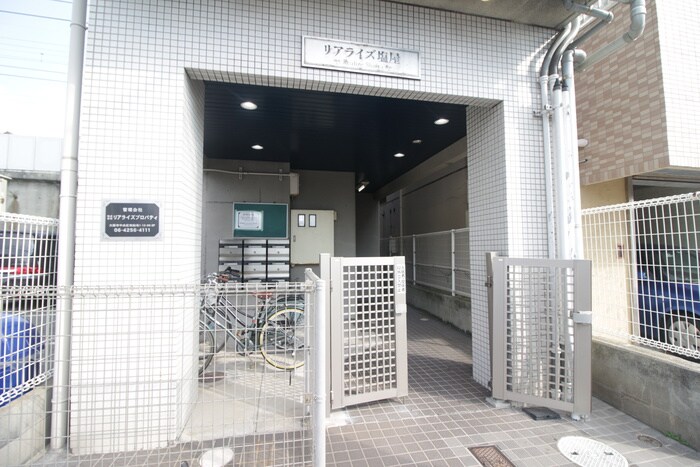 物件外観写真4　(エントランス部分)