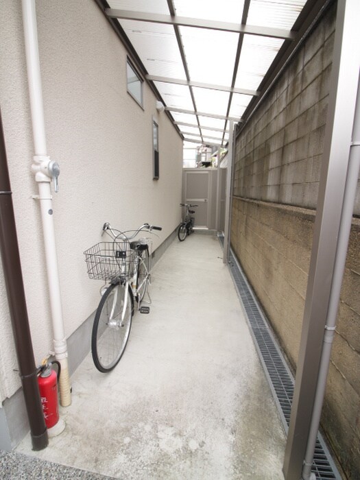 物件外観写真4　(駐輪場)