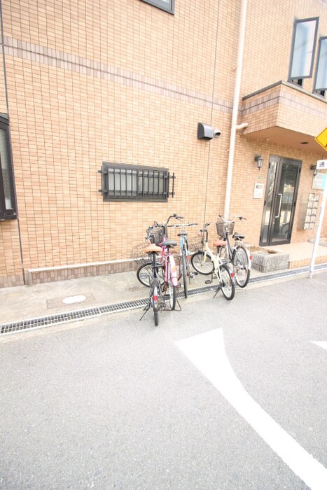 物件外観写真3　(駐輪場)