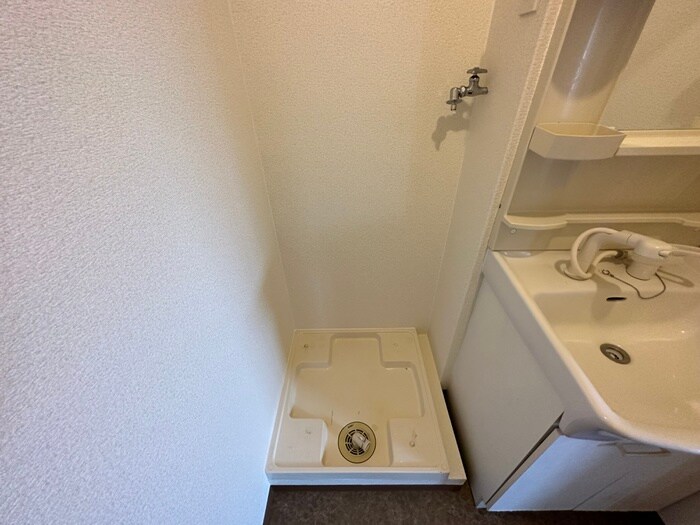 物件内観写真12　(洗濯機置場)