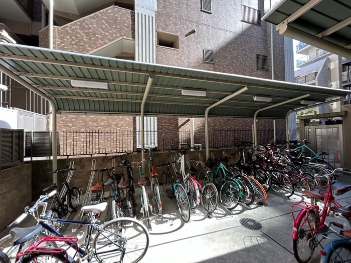 物件外観写真4　(駐輪場)