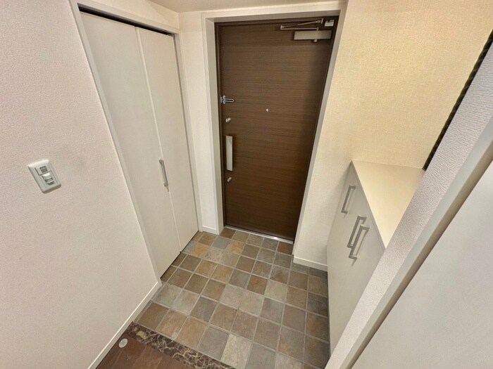 物件内観写真16　(玄関)