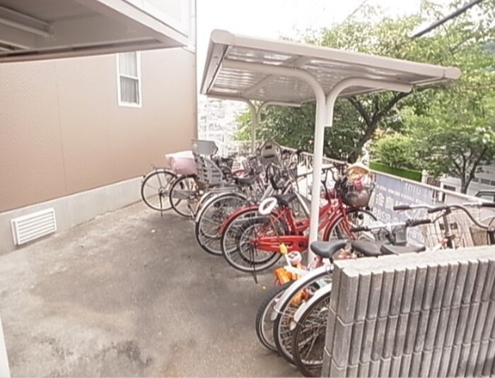 物件外観写真3　(駐輪場)