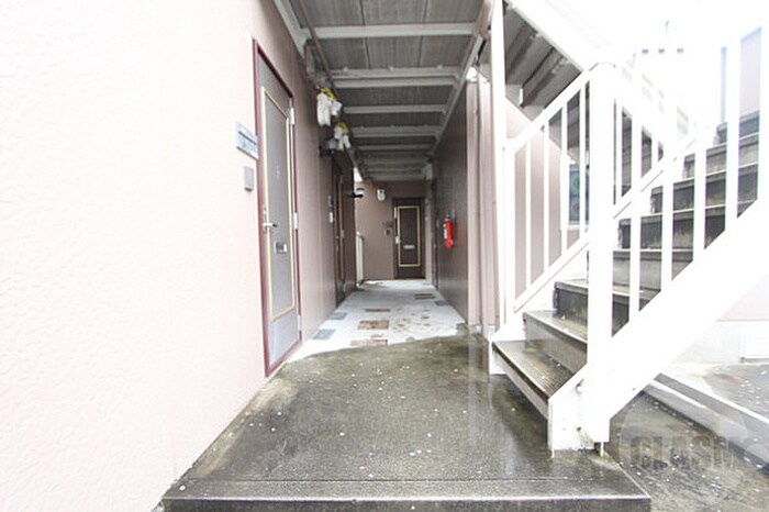 物件外観写真4　(エントランス部分)