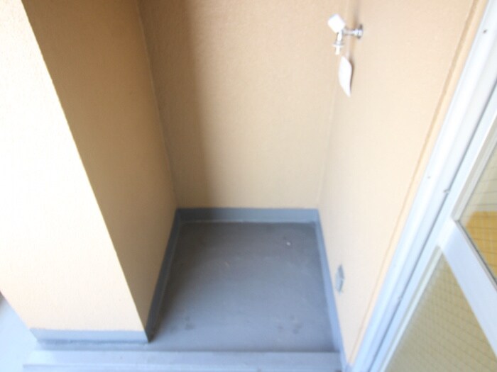 物件内観写真16　(洗濯機置場)