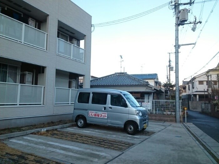 物件外観写真4　(駐車場)