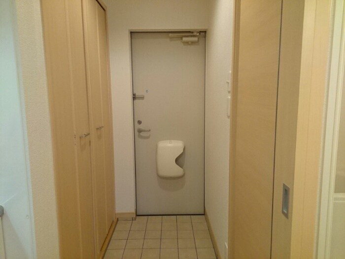 物件内観写真12　(玄関)