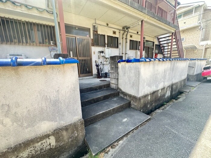 物件外観写真5　(エントランス部分)