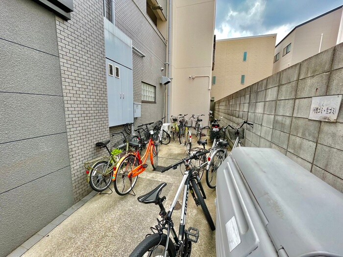 物件外観写真5　(駐輪場)